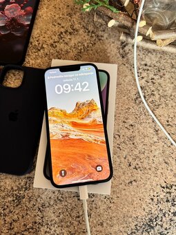 Predám ako nový iPhone 14/128, batéria -98% - 14