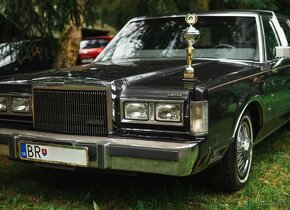 Lincoln Continental Towncar - 14