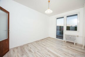 REZERVOVANÉ - 3 izb. byt, Varšavská 25, pri lese, 82 m2 + lo - 14