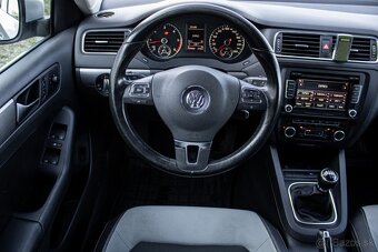 Volkswagen Jetta 2.0 TDI Highline - 14