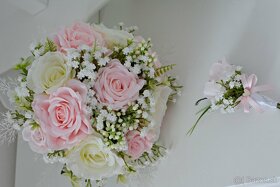 Svadobná kytica bielo-ružová s pierkom pre ženícha - 14