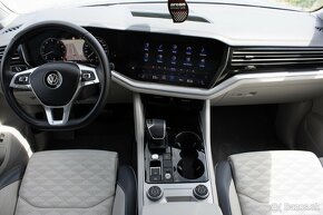 Volkswagen Touareg 3.0 V6 TSI Elegance 4Motion Tiptronic - 14