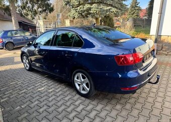 Volkswagen Jetta 1,2TSi /77kw serviska ,Tažné, benzín - 14