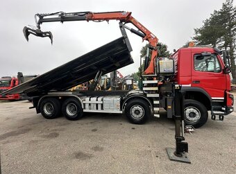 VOLVO FMX 8x4Trojstranný sklápač s hydraulickou rukou EURO 6 - 14