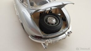 1:18 MERCEDES-BENZ 300SL - 14