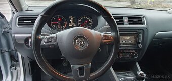 Volkswagen Jetta 2,0 TDI Highline manuál - 14