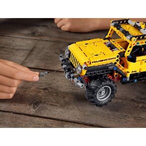 Predám LEGO Technic 42122 Jeep Wrangler - 14