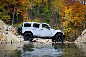 Jeep Wrangler Unlimited 3.6L V6 VVT SAHARA A/T - 14