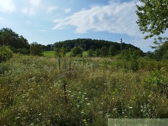 Veľký, vyše 4,5Ha slnečný pozemok s chalupou v strede, na - 14