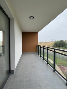 KRÁSNY 2 IZBOVÝ BYT S VEĽKOU 26m2 TERASOU | PANORÁMA | HOLOB - 14