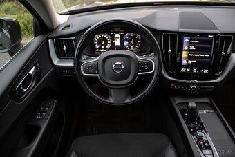 Volvo XC60 B4 Momentum Pro AWD A/T - 14