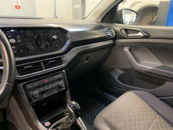 VW T-CROSS 110k automat po havarii - 14