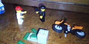 2x lego - karavan a polícia, + trojica figúrok - 14