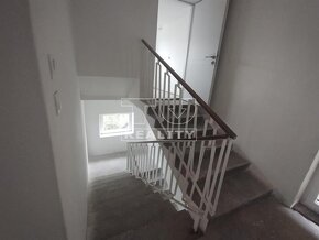 Poschodový podpivničený dom s rozlohou 192m2 s pevných... - 14