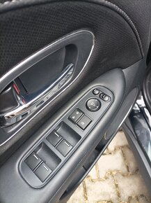 Honda HR-V 1.6 i-DTEC Executive - ZNIZENÁ CENA - 14