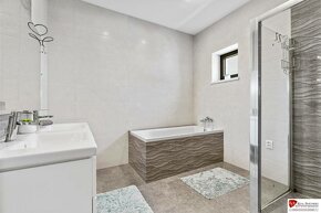 Predaj moderná 5 izbová vila, 352 m2, pozemok 1.376 m2, bazé - 14