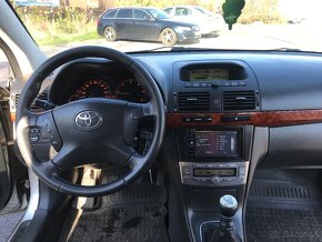 Toyota Avensis Combi 2.2 D-Cat - 14