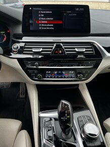 BMW M550i xDrive - 14