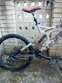 Specialized zjazdový bycikel - 14