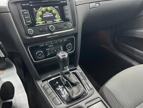 Superb Combi 2,0 TDI CR Elegance 103kW Ťažné Top stav - 14