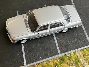 1:18 Mercedes-Benz 450 SEL 6.9 (W116) Silver - Revell - 14