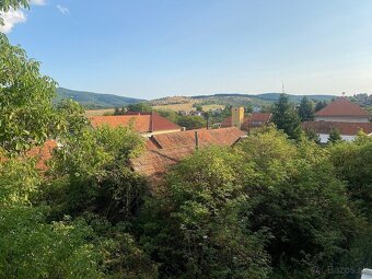 Snívate o dome na veľkom pozemku? Dom v Jedľových Kostoľanoc - 14