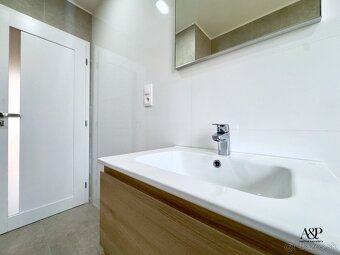 KOMPLETNE REKONŚTRUOVANÝ 3 IZB. BYT S BALKÓNOM, 66M2, HOSPOD - 14