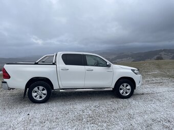 Toyota Hilux 2,4 - 14