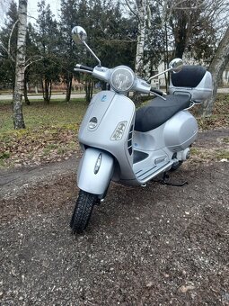 Piaggio Vespa GTS 250 - 14