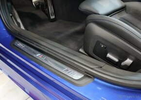 BMW Řada 3 330e xDrive Touring M Sport hybridní automat - 14