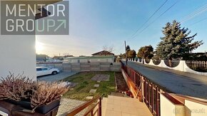 360° VR - ponúkame na predaj veľký, 3i byt v RD v obci Láb - 14