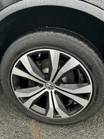 VW TOUAREG 3,0 TDI rv.: 2018 - 14