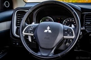 Mitsubishi Outlander PHEV 4x4 A/T (ťažné, max výbava) - 14