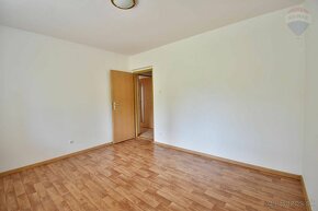 Na predaj 3 izbový byt 65 m2, lodžia 4 m2, čiastočná obnova, - 14