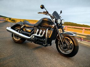 TRIUMPH ROCKET III -MATT PHANTOM BLACK-SLOVENSKA-1 MAJITEL - 14