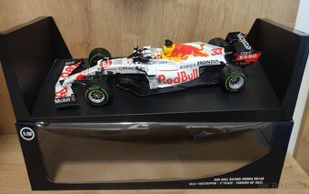 Max Verstappen - Red Bull Racing - Minichamps white 1:18 - 14