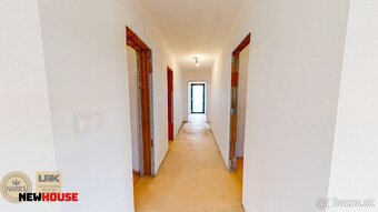 Skolaudovaný bungalov na pozemku 517 m2 v novej obytnej zóne - 14