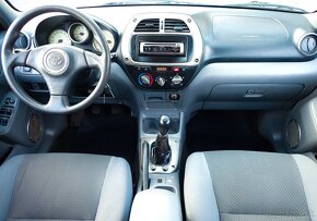 TOYOTA RAV4 2.0D 4x4 - KLIMA- VYHREV SEDADIEL - ŤAŽNE ZAR - 14