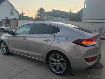 Hyundai i30 Fastback 1.6 diesel 2019 - 14