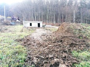 NA PREDAJ POZEMOK NA STAVBU DOMU V ILIAVKE S VÝMEROU 700 M2. - 14