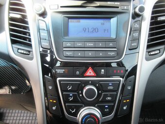 Hyundai i30 1.6 CRDi DOHC 16V Comfort - 14