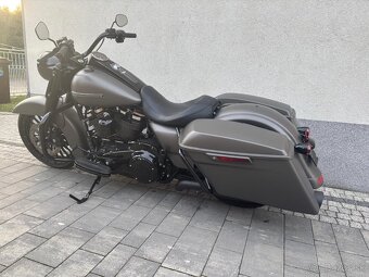 Harley Davidson Road king špeciál - 14