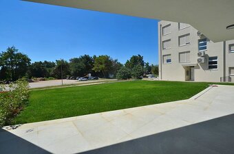 CHORVÁTSKO - Moderné apartmány so záhradou - POREČ - 14