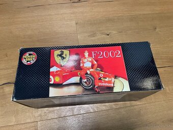 1:18 Ferrari F2002 Michael Schumacher (Hot Wheels) - 14