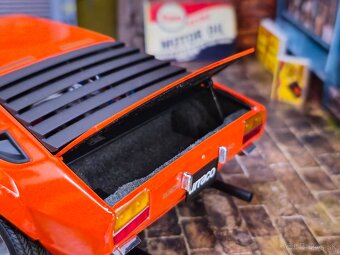 Lamborghini Urraco 1:18 Kyosho - 14