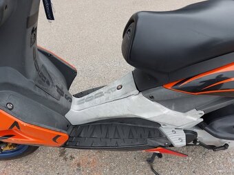 2005 APRILIA SR 50  naj.15000 KM po servisu - 14