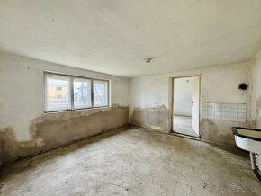 NA PREDAJ STARŠÍ DOM V STROPKOVE S POZEMKOM 4 479 m² - 14