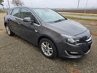 Predám zachovalý Opel Astra 1,4 Turbo benzím-6 rýchlostný - 14