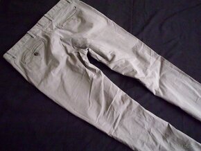 Tommy Hilfiger pánske chino nohavice s elastan. L 36/34 - 14