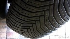 ZIMNÉ 235/65 R17 4 ks NEXEN 6 mm  a 2 ks MICHELIN cca 6-7 mm - 14